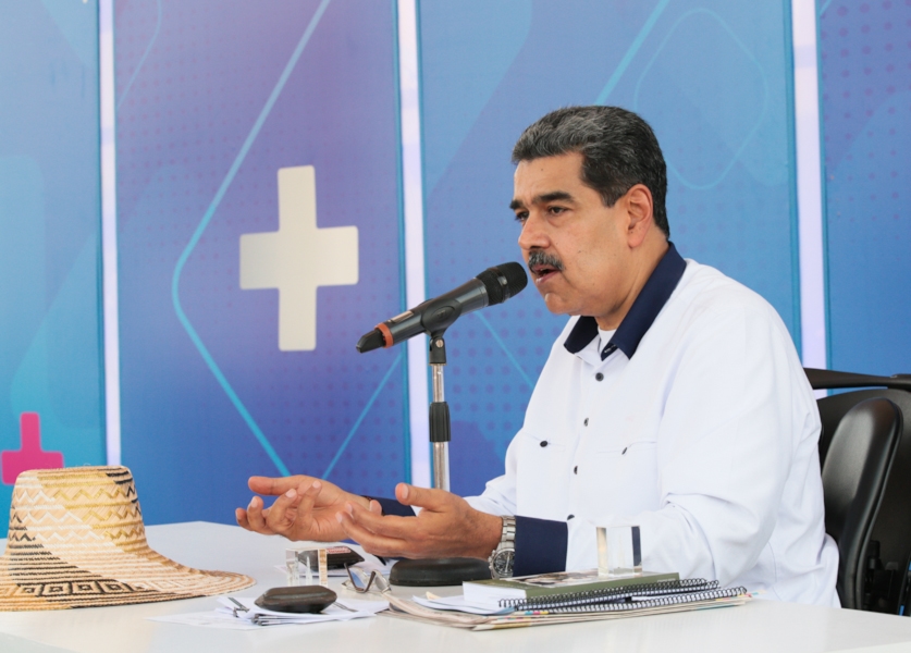 الرئيس يكشف عن وصوله معلومات عن مخططات ارهابية لزعزعة الأمن والاستقرار ويبلغ القوات المسلحة وقوات الأمن بالبقاء على جهوزية تامة