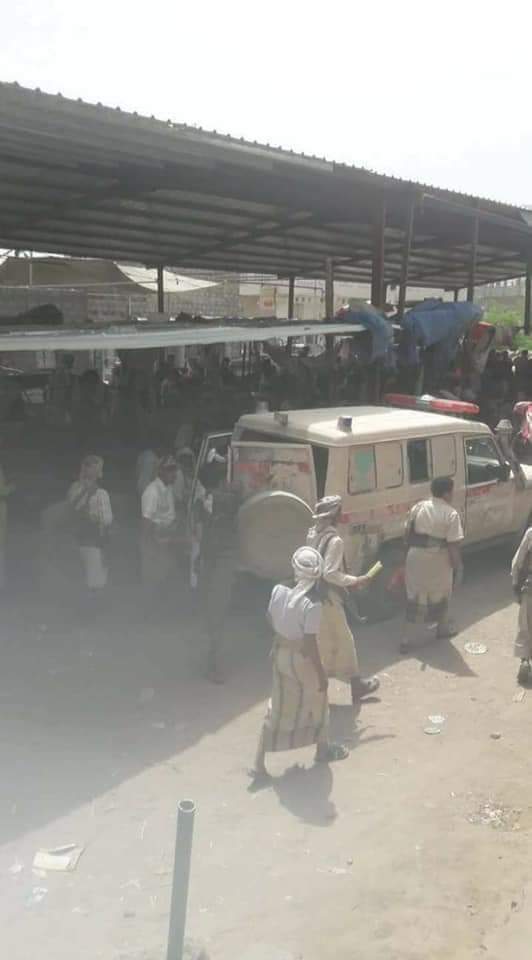 بالصوره.. صدمه مروعه داخل سوق القات بمارب