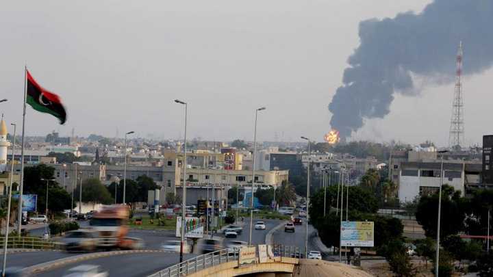 حفتر تستهدف القاعدة العسكرية بمطار معيتيقة الدولي بطرابلس