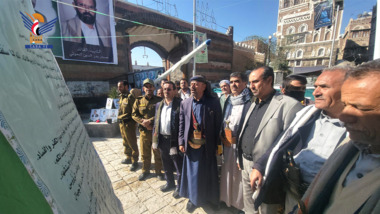 وزير الثقافة والسياحة وأمين العاصمة يفتتحان معرض صور الشهداء بصنعاء القديمة.