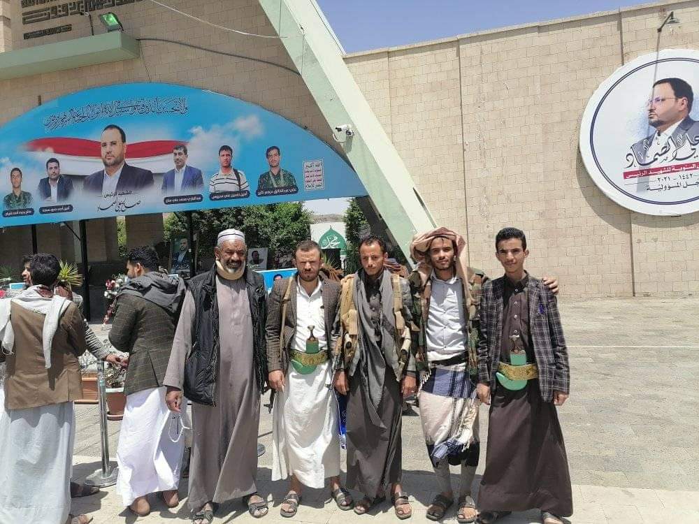 الرقم المجاني ١٧٦ التابع للمركز الوطني للعائدين يحرر عدد من مخدوعين جبهة مارب وينقذهم من الاسر في الجبهات المشتعلة .. صور