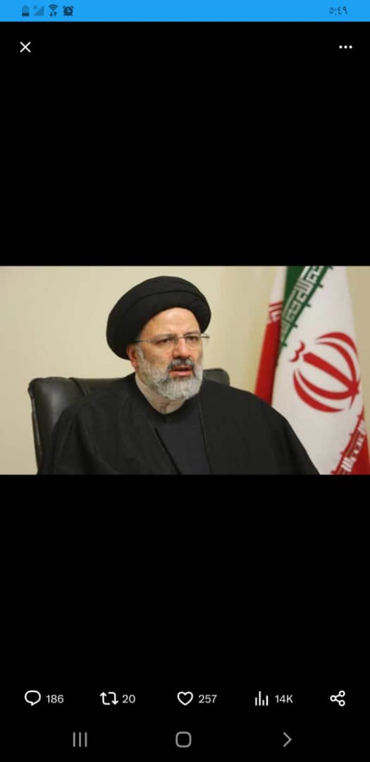 شاهد بالفيديو.. لحظة نقل جثامين الرئيس الإيراني ووزير خارجيته من موقع تحطم الطائرة في ايران