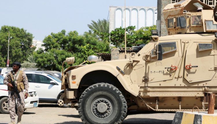 القصر الرئاسي بالعاصمة يشهد في هذه اللحظات خلافات حادة بعد انتشار اكثر من 300 جندي حول القصر والوضع على وشك الانفجار ولهذا السبب