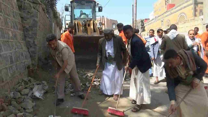 أبناء حجه يدشنون حملة مسح وتجميع وترحيل المخلفات الصلبة من الأحياء والشوارع العامة