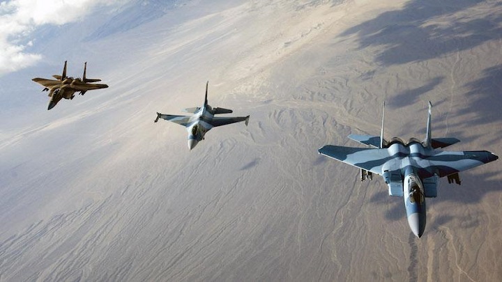 الدفاعات الجوية تعلن إصابة طائرة f15 للعدوان في صعدة ورئيس الثورية يبارك