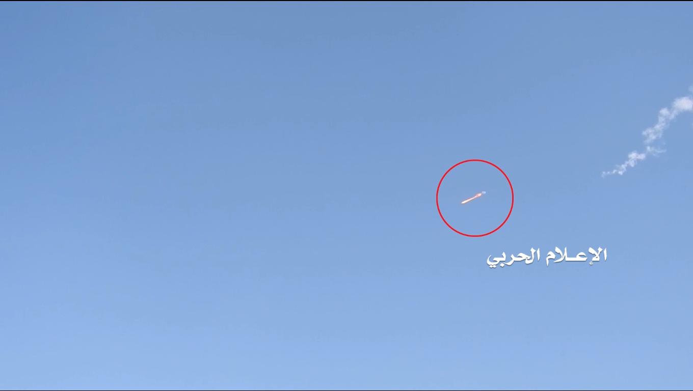 شاهد بالصور استهداف الدفاعات الجوية لطائرة اف 15 في أجواء محافظة صعدة