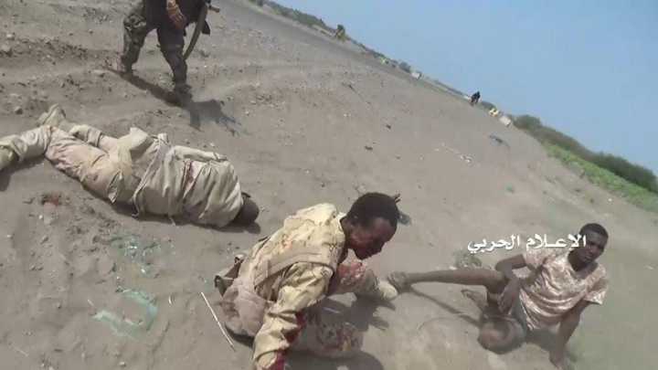 صور . . مجموعة من المرتزقة السودانيين في جبهة حيران في قبضة الجيش واللجان