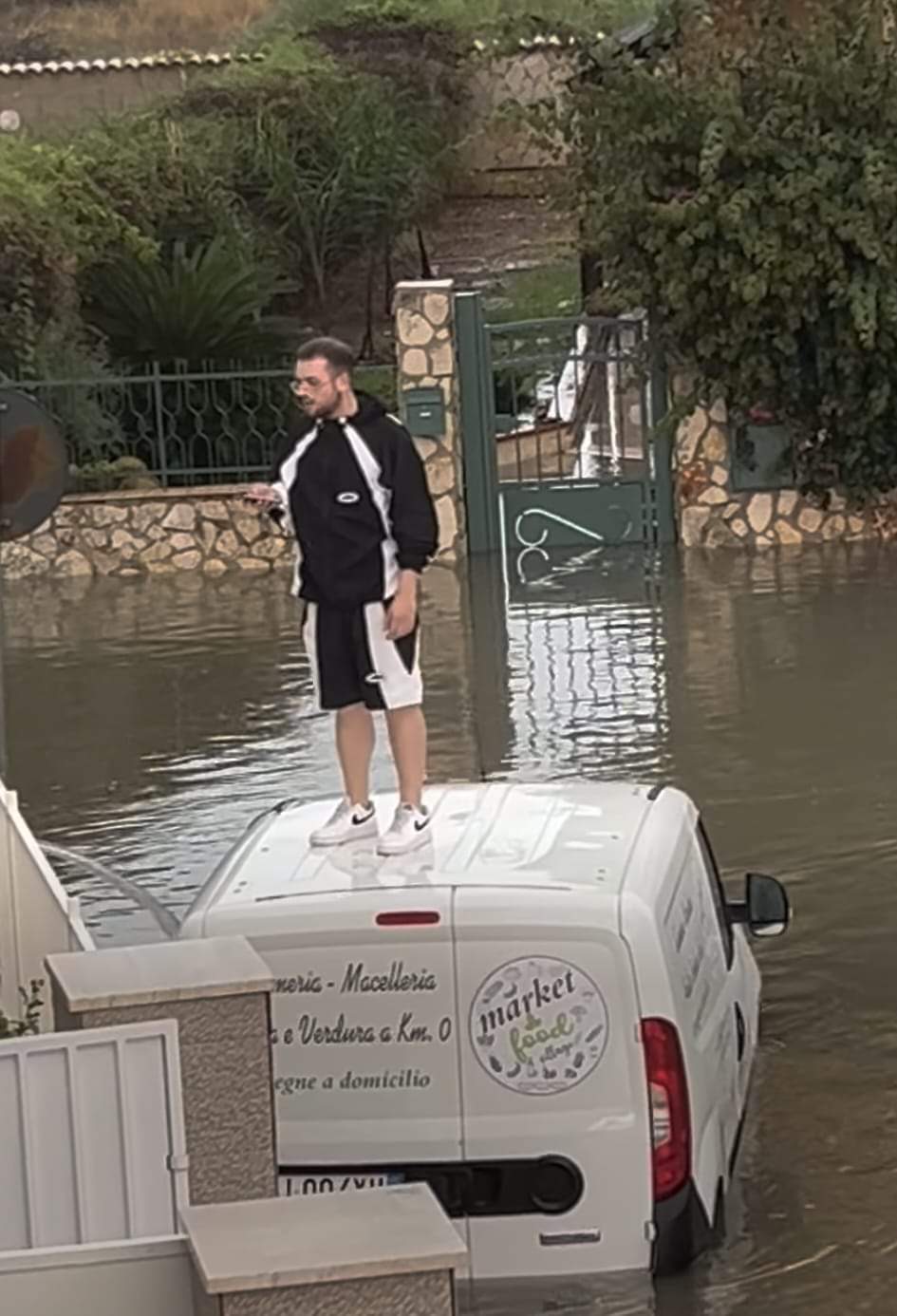 الفلكي الشوافي : من فيضانات ايطاليا .. صور