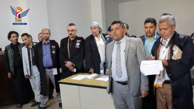صنعاء : المحكمة الجزائية تحجز قضية فاطمة العرولي للنطق بالحكم وتقر الاطلاع على قضية الاعتداء على القاضي الاثوري