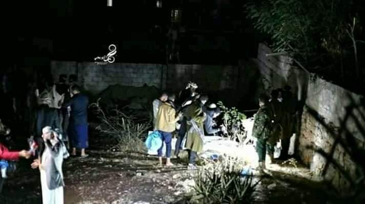 شاهد بالصور .. العثور على جثة فنان يمني بالقرب من أحد المنازل في أحد الأحياء السكنية بهذه المنطقة