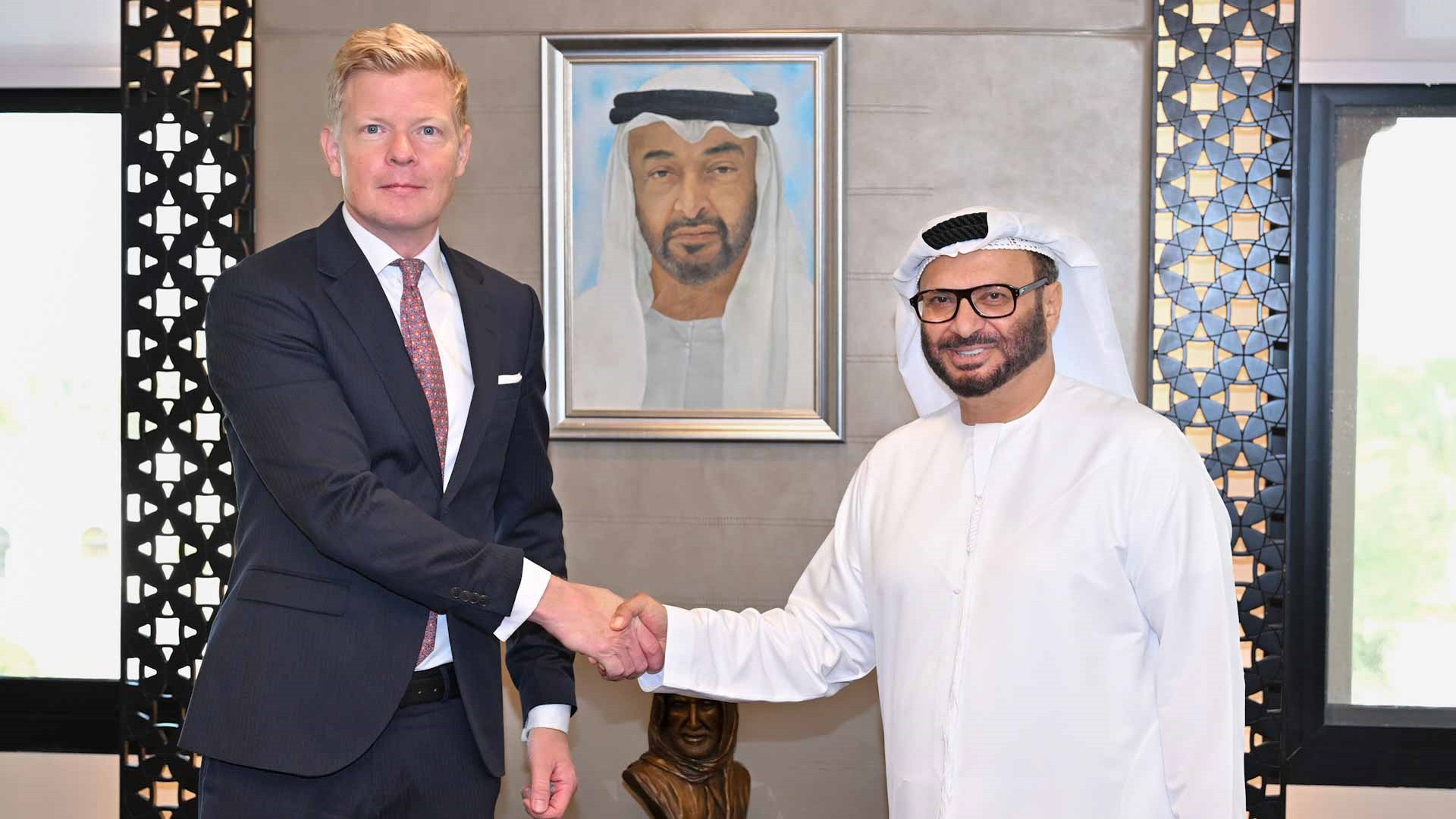 الإمارات تستجيب لتحذيرات صنعاء وتعلن موقفها بخصوص السلام في اليمن