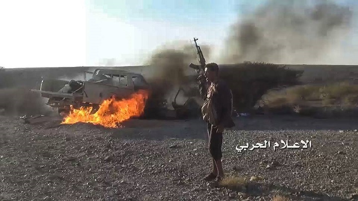 تدمير آليتين لمنافقي العدوان بعبوتين ناسفتين في الجوف وتعز