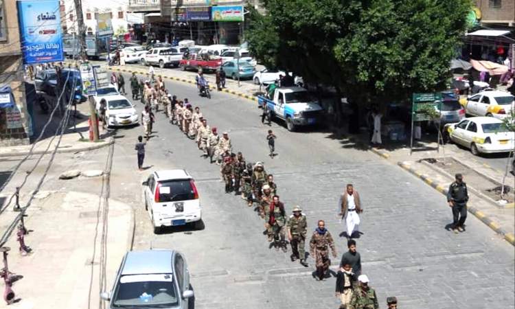 شاهد.. الحشود العسكرية تجوب شوارع العاصمة وتعلن إستعدادها وجاهزيتها لخوض المعركة الكبرى المرتقبه والفاصلة