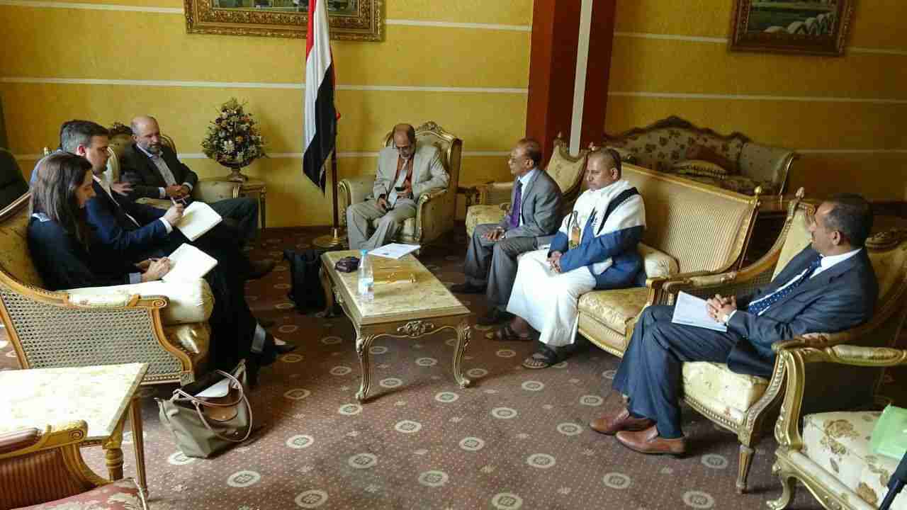 أحزاب المشترك تلتقي مدير 
