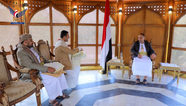 خلال لقائه الشيخ الزلب الرئيس المشاط يشدد على ضرورة التعاون من أجل هذا الأمر الذي يعتبر أحد أبرز عوامل الصمود والثبات في وجه العدوان
