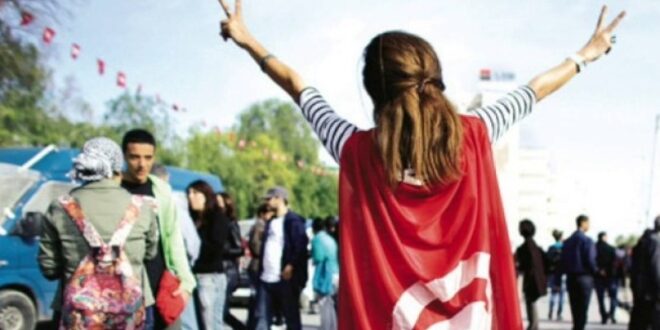 شاهد بالفيدبو ..من هذة الدولة العربية إمرأة تعلن زواجها برجلين ومحامي كبير يؤيد زواجها ويقول إنه لايوجد نص صريح يحرم تعدد الازواج