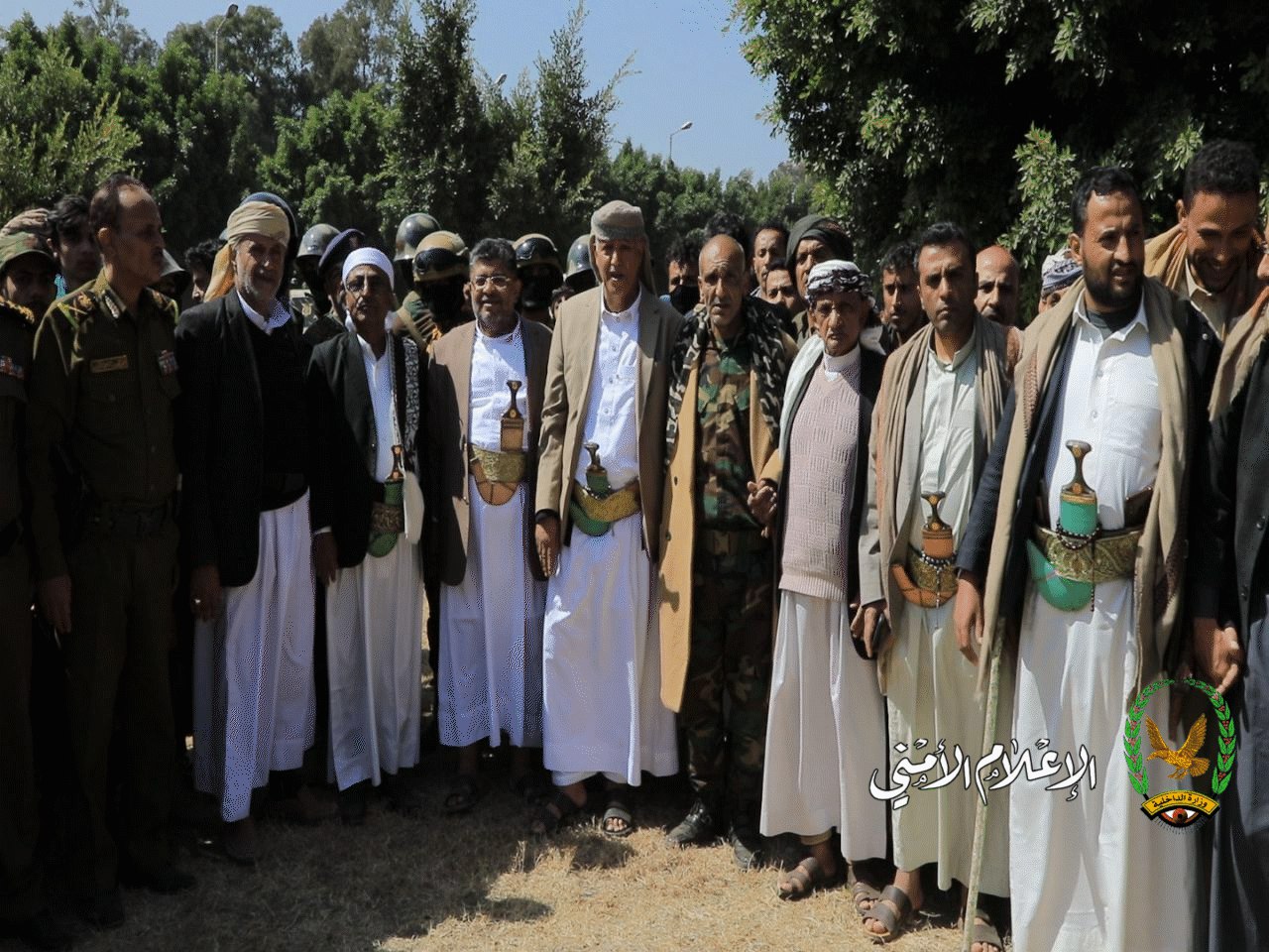 الحوثي يشرف على صلح قبلي لإنهاء قضية قتل في إب