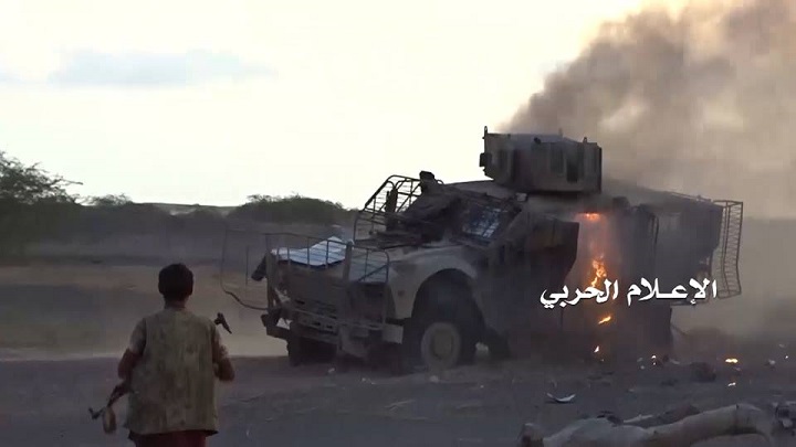 تدمير مدرعة عسكرية تابعة لمرتزقة الغزو بصاروخ موجه في جبهة الساحل الغربي