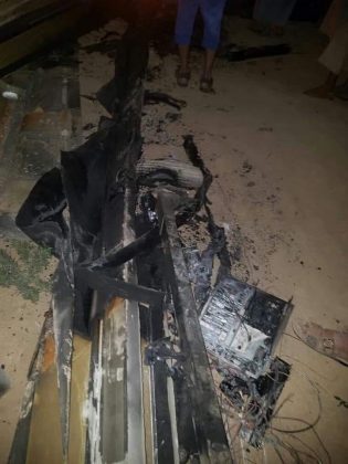 شاهد بالصور .. حطام طائرة تابعة لقوات تحالف العدوان تم إسقاطها في أجواء العاصمة صنعاء