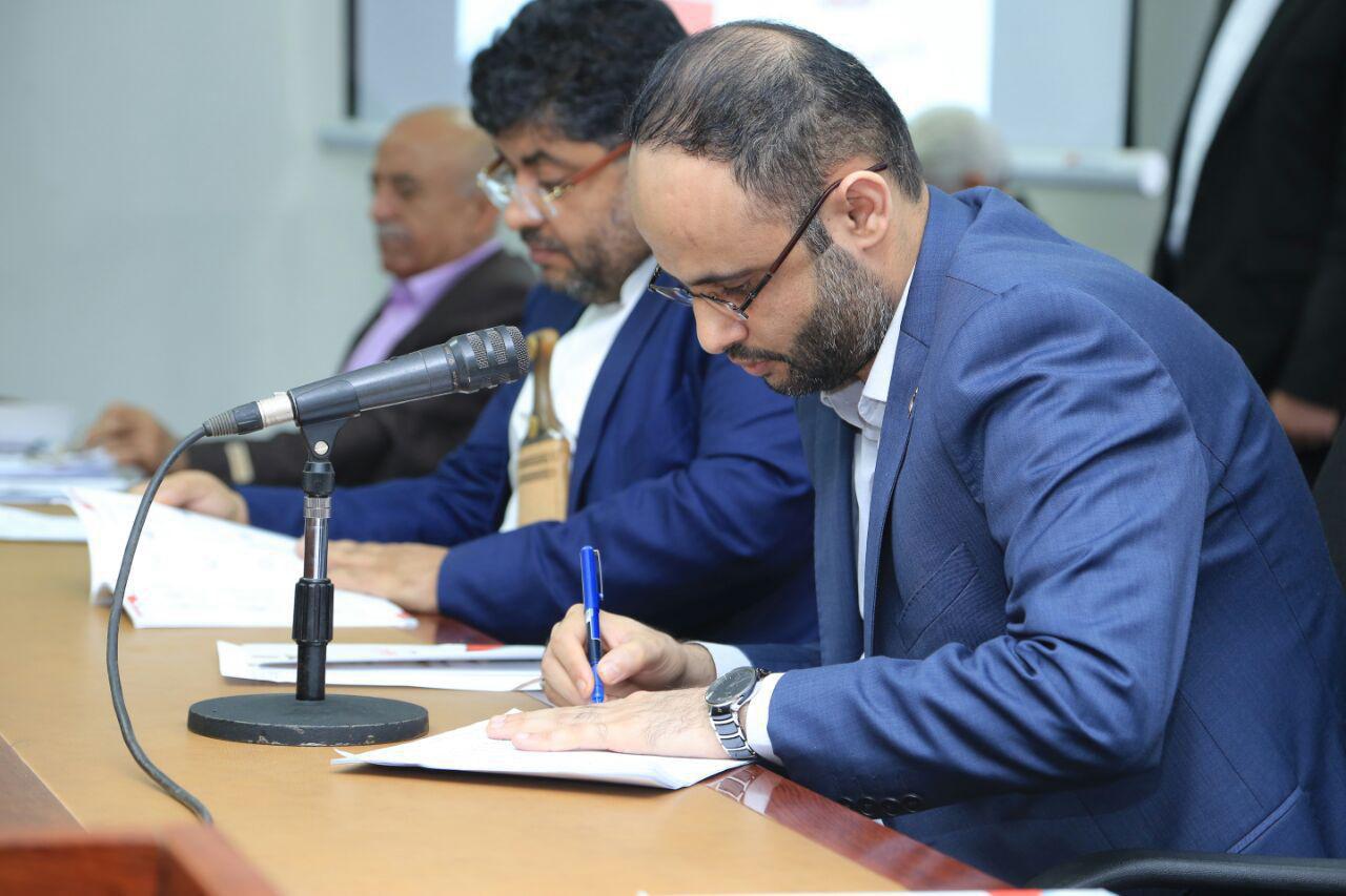 الرئيس اليمني يعلن بدء العمل بالرؤية الوطنية لبناء الدولة اليمنية الحديثة (صور)