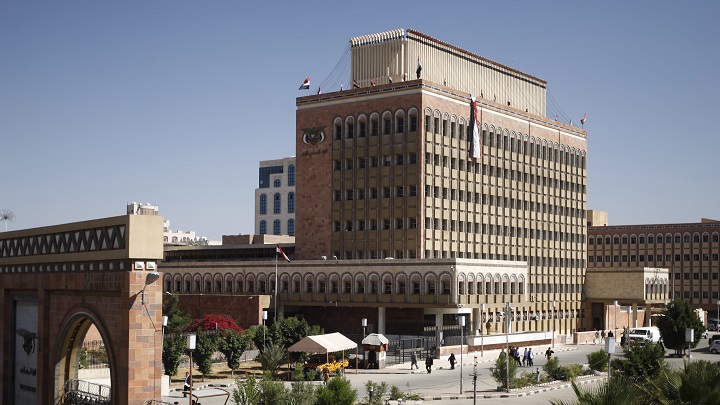 تعرف على العواقب الوخيمة التي ستحدث في حال لم يلتزم الصرافين والمواطنين من تداول العملة النقدية التي زورها بنك عدن (أسعار الصرف في صنعاء وعدن)