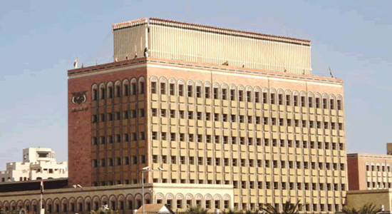 البنك المركزي بالعاصمة صنعاء يكشف عن معلومات مرعبة طباعة مليارات الريالات خلال فتره وجيزه من بينها ترليوني ريال من فئة 5000 ريال