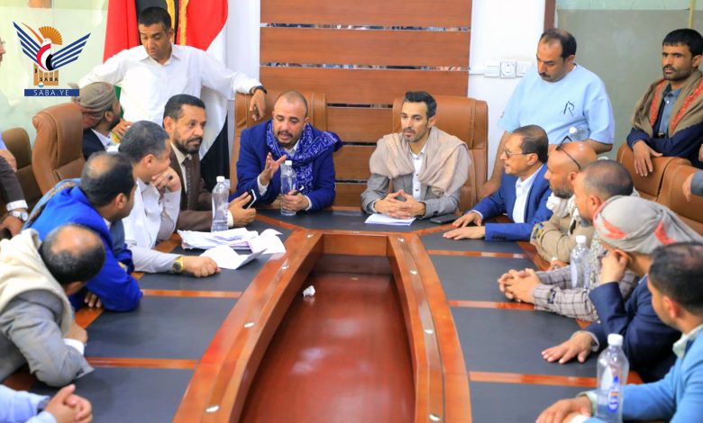 إجتماع بوزارة الصناعة والتجارة يناقش أوضاع مصانع الماء والعصائر