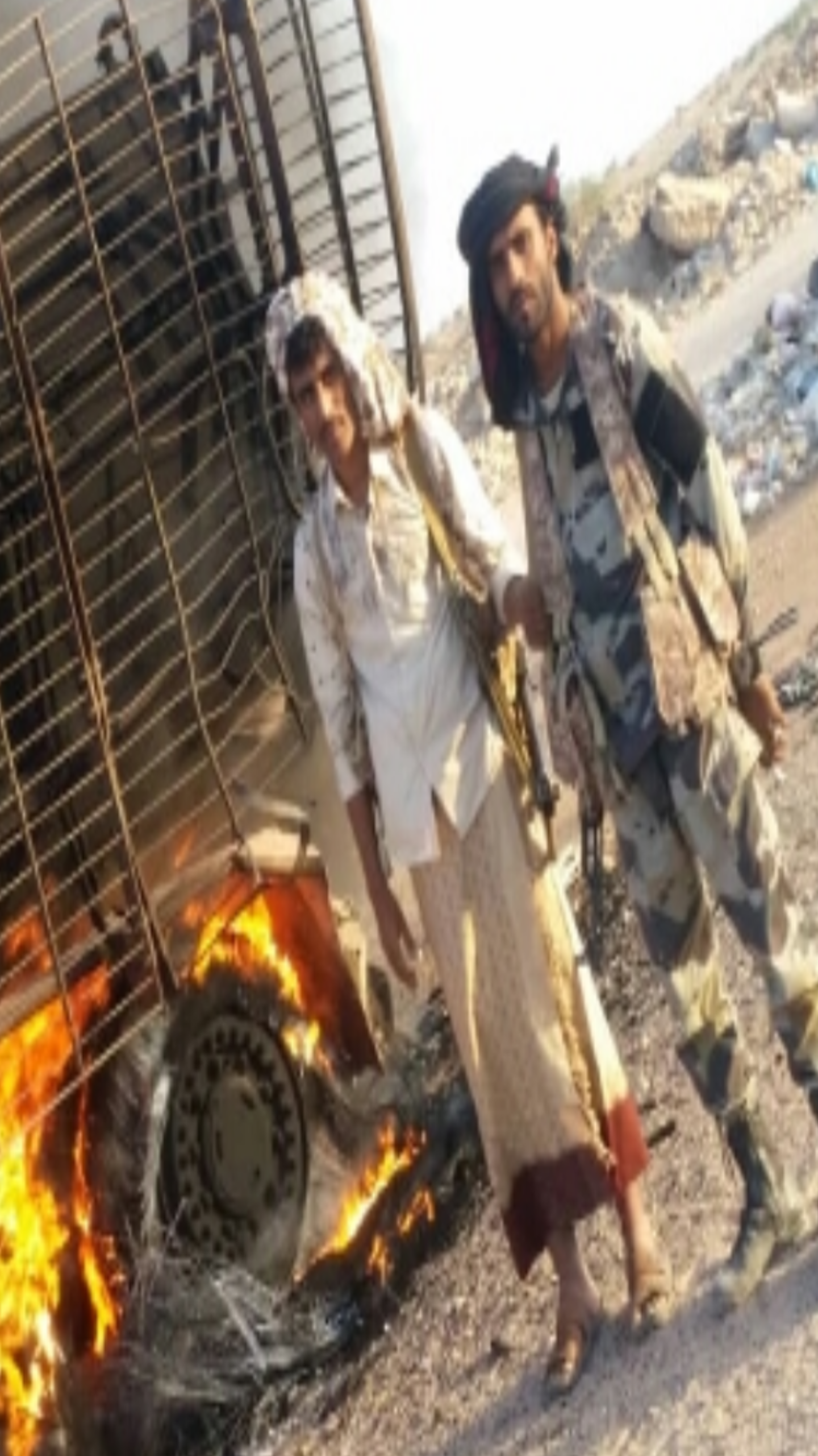 شاهد كما ورد ..( صور) مدرعات الامارات تحترق وبن بريك يعترف ومصادر تكشف مصير قائد النخبة (آخر المستجدات)