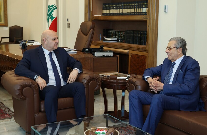الجزائر تصدر قرار بعزل سفيرها في لبنان لأنه وصف الرئيس الامريكي بهذا الوصف