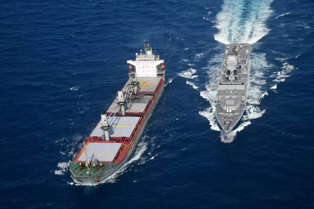 البحرية الهندية تنشر صور ناقلة البضائع البريطانية 