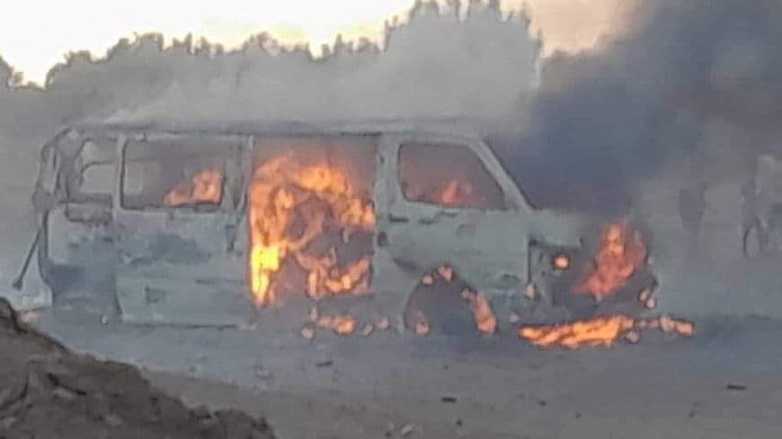 اليمن : انفجار باص مضجج بالمتفجرات وسط العاصمة ..