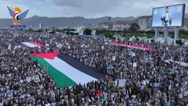 بالعاصمة صنعاء مسيرة مليونية تأكيدا على ثبات الموقف واستمرار الجهاد لنصرة فلسطين