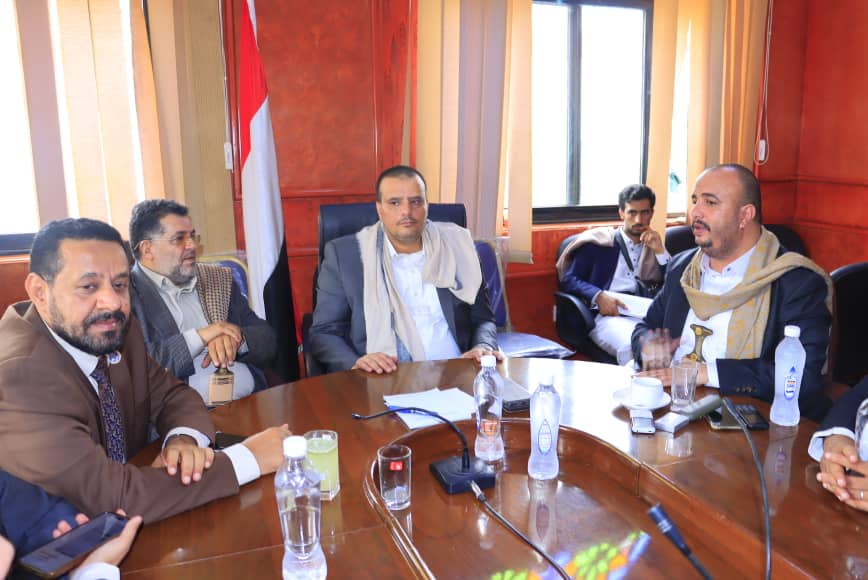 إجتماع يناقش تعزيز جوانب التعاون بين الهيئة اليمنية للمواصفات والغرفة التجارية بأمانة العاصمة