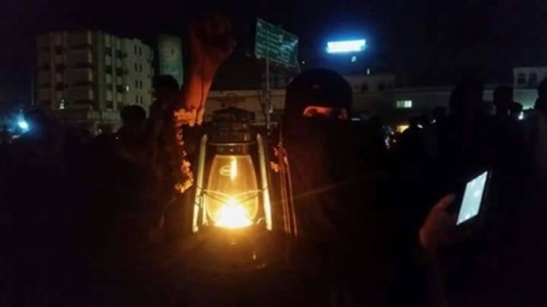 مع تدهور العمله ووصول الدولار إلى مايقارب 2100 ريال كارثة جديدة تحل على عدن والمحافظات المحتلة