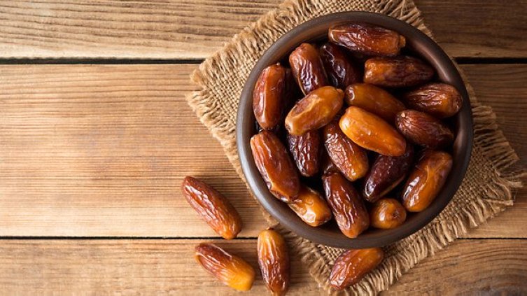 مع إقتراب حلول شهر رمضان الكريم.. كيف يمكن استكشاف التمر الفاسد قبل شراءه ؟؟