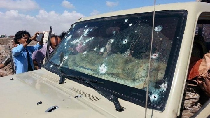 نجاة مسؤول من محاولة اغتيال ومقتل مرافقيه في حضرموت ( صوره )