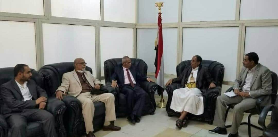 عودة رئيس أكبر مؤسسة إعلامية في الشرعية إلى صنعاء  والحوثيون يستقبلوه بطريقة رسميه  ( الاسم + الصورة )