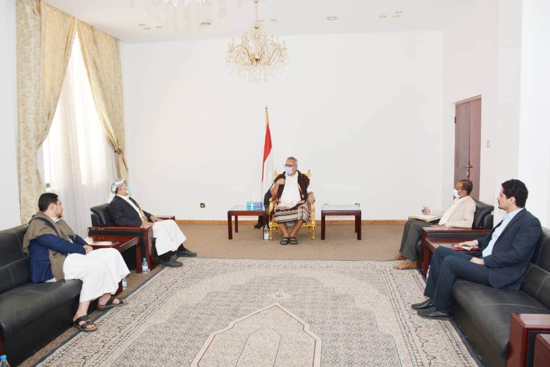بن حبتور  يناقش مع وزير التربية التحضيرات للعام الدراسي الجديد