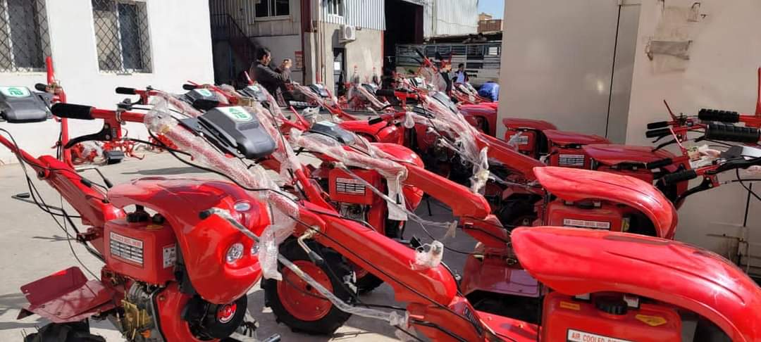 توزيع ١٠٠ حراثة يدوية للمزارعين في محافظة صنعاء ...