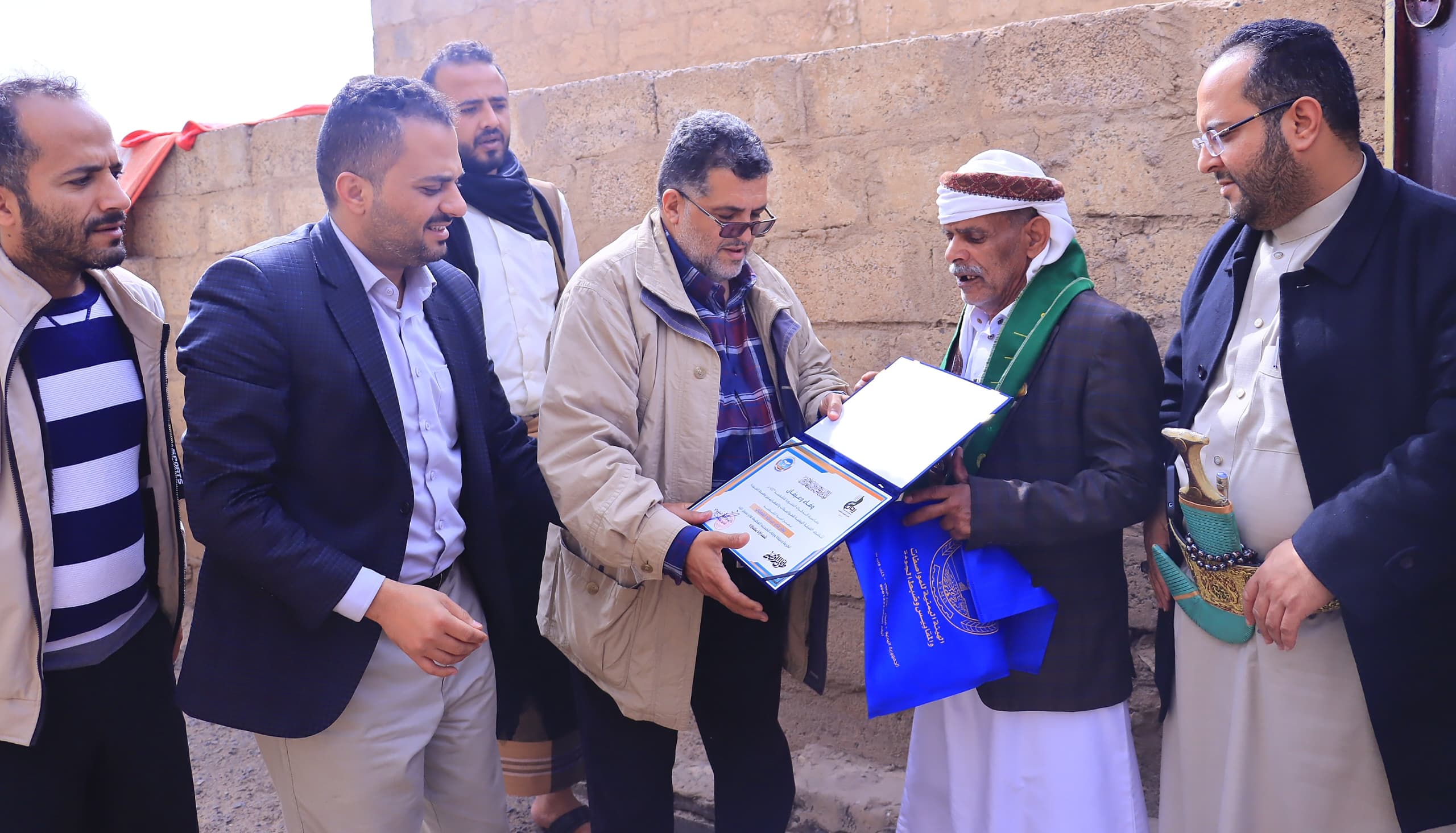 قيادة هيئة المواصفات والمقاييس وضبط الجودة تزور أسر الشهداء