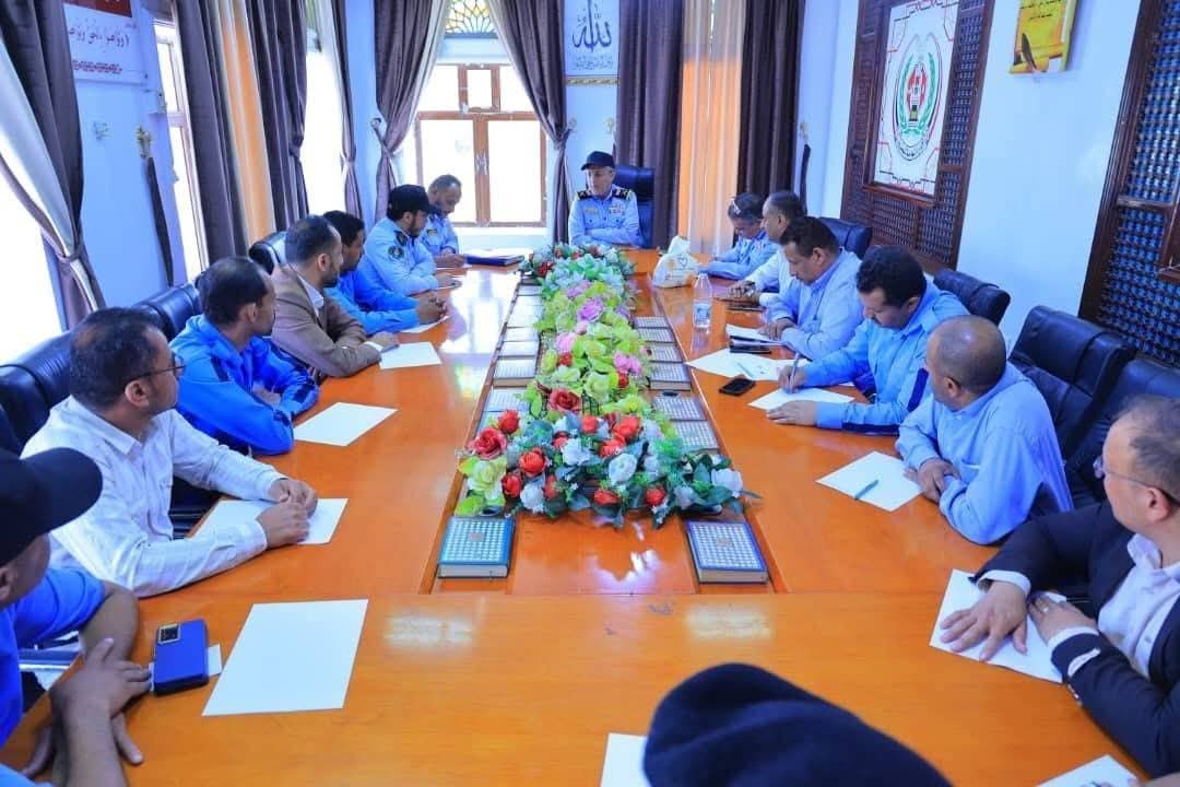 شرطة المرور بصنعاء تضع خطة شاملة لتنظيم عمل باصات الأجرة بنظام 