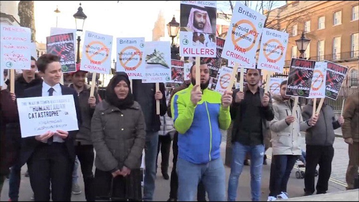 وقفة احتجاجيه بلندن ..تنديداً بزيارة ولي العهد السعودي محمد بن سلمان الى لندن على اعتباره مجرم حرب