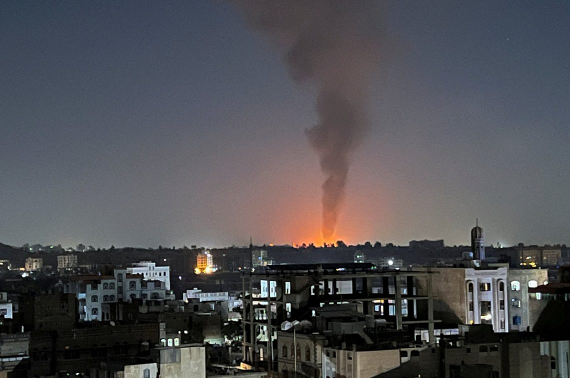 قصف عنيف لطيران العدوان الأمريكي البريطاني أستهدف العاصمة صنعاء وسقوط ضحايا من المدنيين ودمار واسع في الممتلكات العامة والخاصة