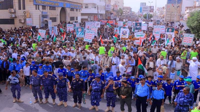 حدث قبل قليل في الحديدة والمواطنون يخرجون الى شوارع واحياء المحافظة لهذا السبب 