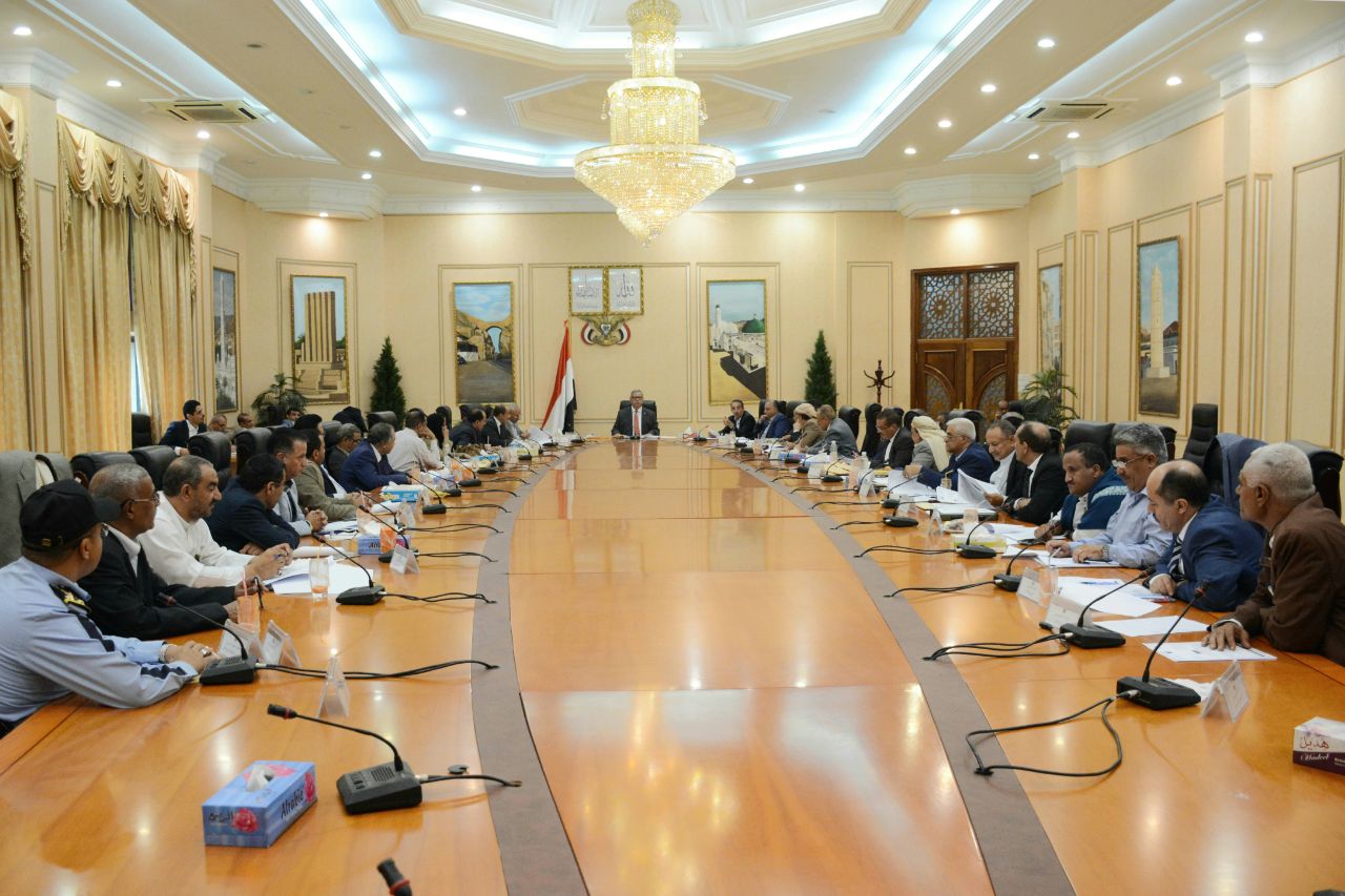 حكومة صنعاء برئاسة بن حبتور تعقد إجتماعا