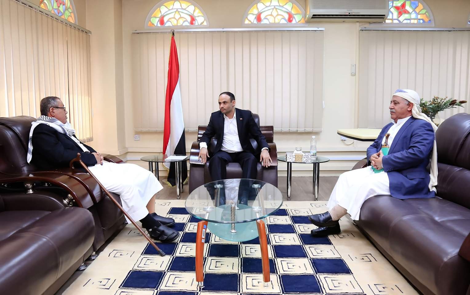 الرئيس مهدي المشاط يلتقي رئيس المؤتمر ونائبه...واهذاء نتائج الاجتماع