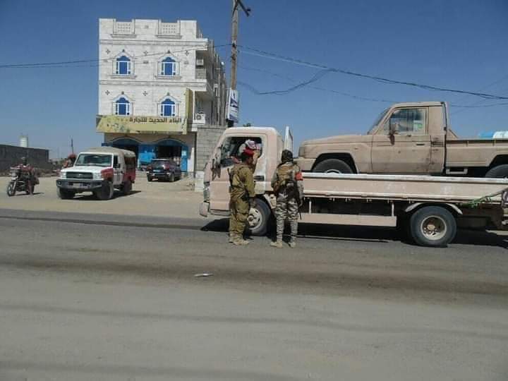 بعد فرار الكثير من جنود التحالف .. المقدشي يوجه الشرطه العسكرية بضبط جميع الاطقم داخل مدينة مأرب .. صور