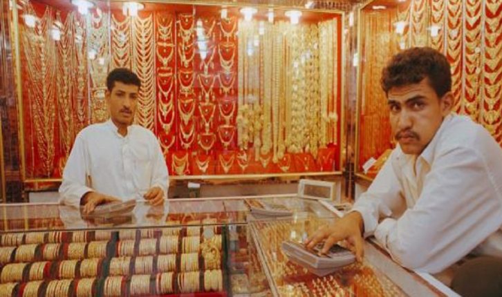 إنخفاض مفاجئ لأسعار الذهب في صنعاء إلى هذا المستوى بعد إرتفاعه بشكل جنوني خلال الأسبوع المنصرم 