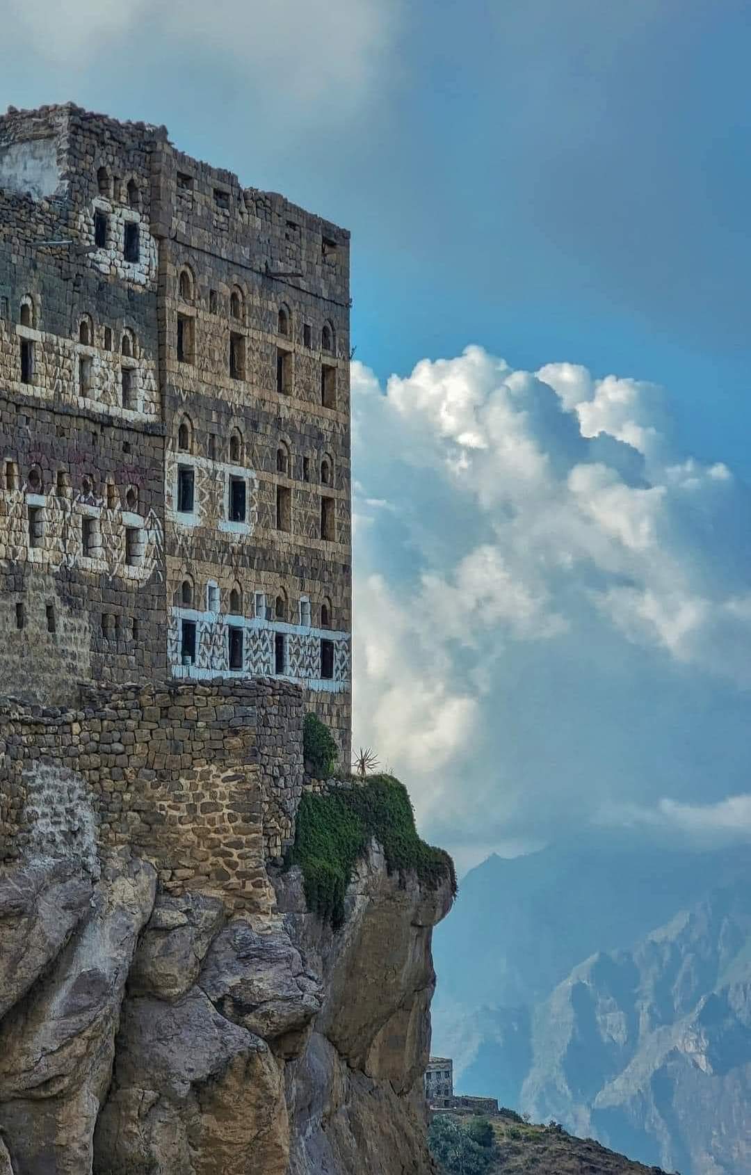 مركز الأرصاد يتوقع أمطار وأجواء باردة في عدد من المحافظات خلال الساعات القادمة  ..