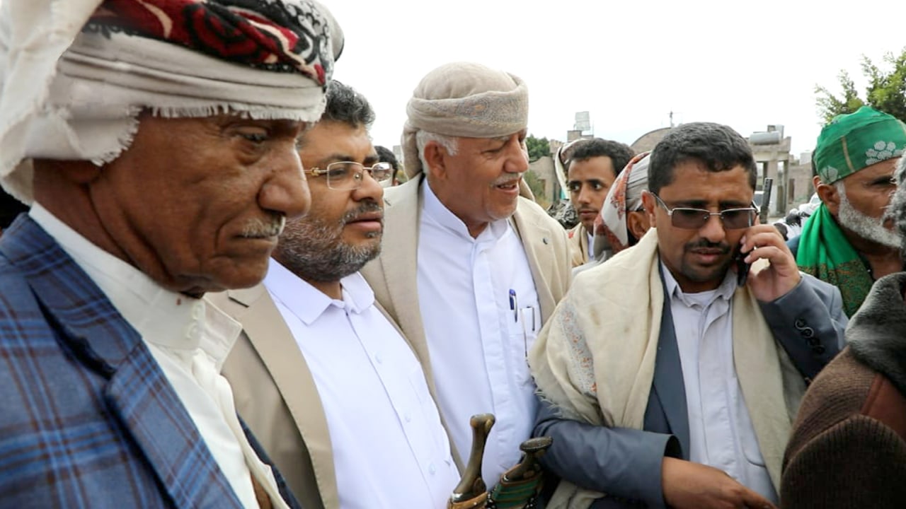 عضو السياسي الأعلى محمد الحوثي يشرف على إنهاء قضية قتل بين قبيلة آل المعيضي بمحافظة إب ...